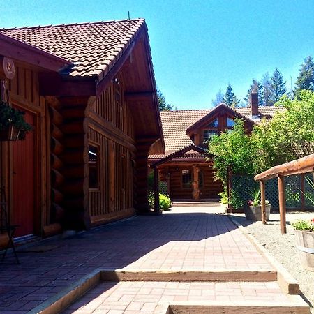 Hitching Post Resort Kelowna Exterior foto